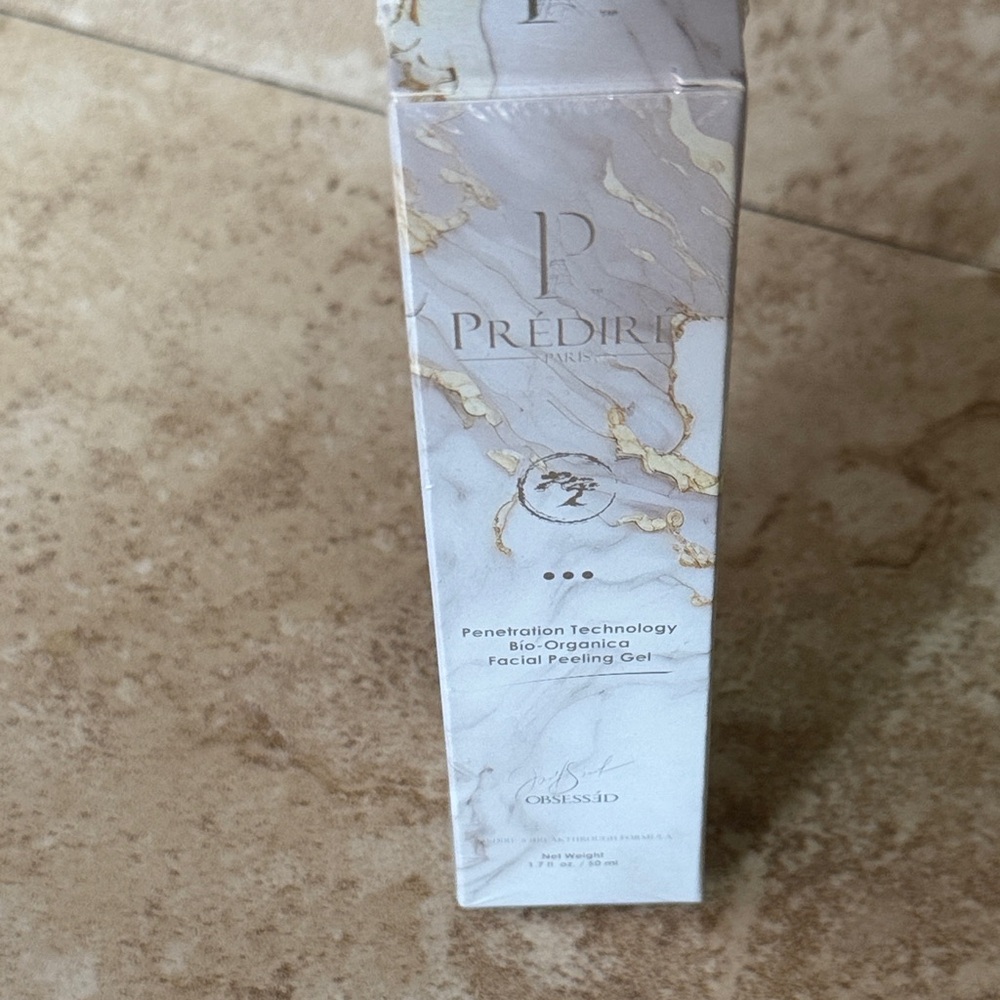 Facial Peeling Gel - White and Gold